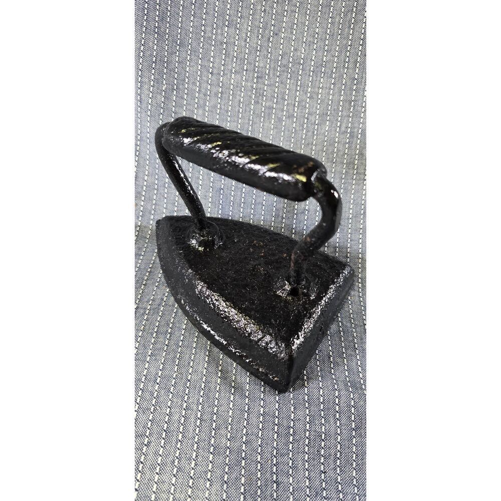 Vintage NO. 7 Sad Iron